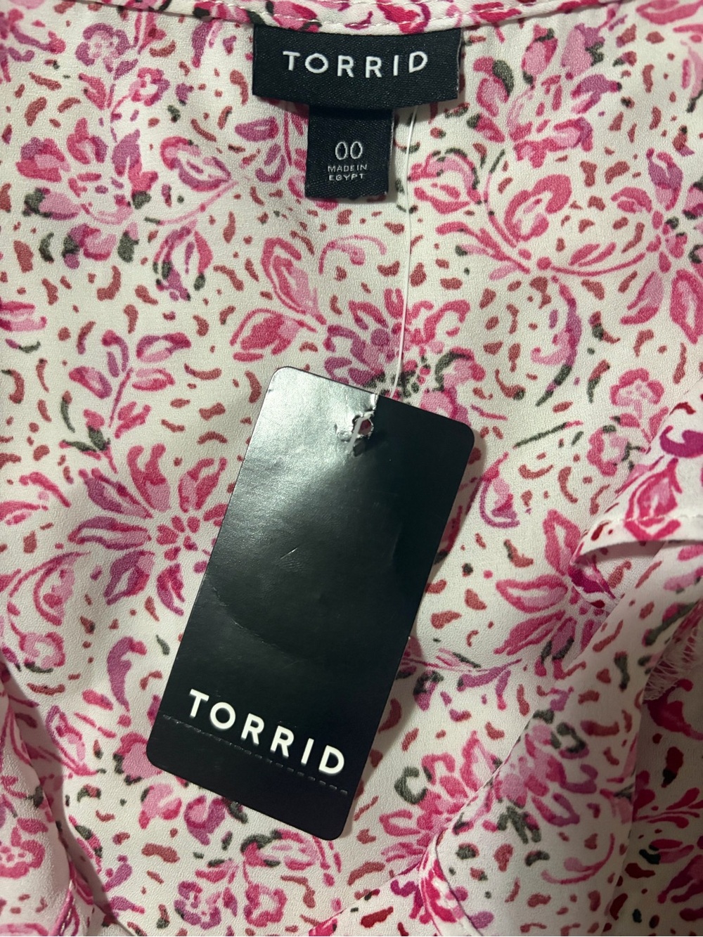 NWT Torrid Georgette Floral Flutter Sleeve V-Neck Blouse Size 00 M/L - Picture 2 of 9